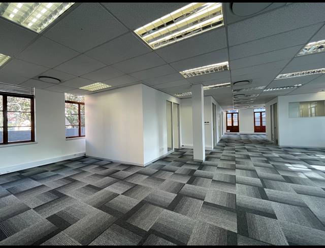 489M² OFFICE TO LET IN SANDTON CENTRAL